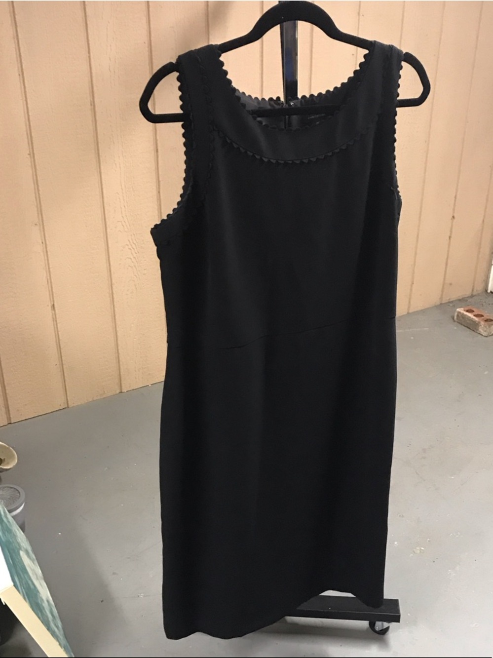 Ann Taylor Black Scallop Trim Sleeveless Shift Dress